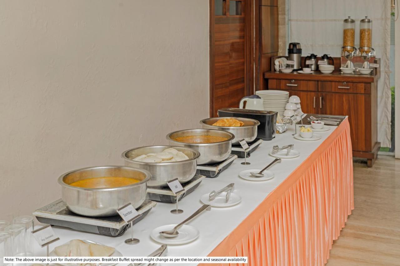 Treebo Code Red Hotel Morjim Exterior photo